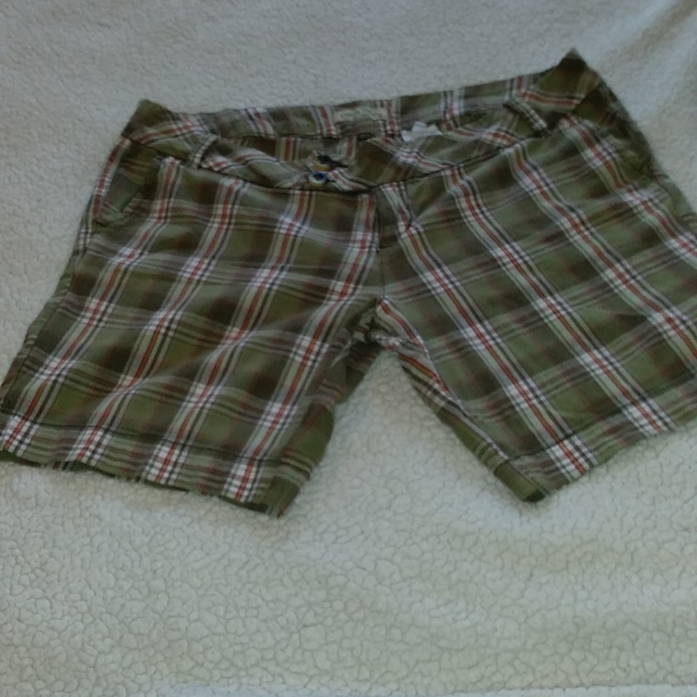 Junior's Size 17 Shorts